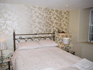 1 quarto, Wi-Fi de cortesia, roupa de cama