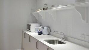 Dishwasher, freezer - 2 bedroom accommodation in Bothenhampton, near Bridport (Bothenhampton, near Bridport)