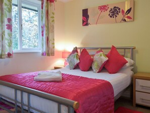 3 quartos, Wi-Fi de cortesia, roupa de cama