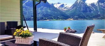 Vollsnes Feriehus Stryn