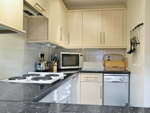 Lavavajillas y utensilios de cocina 