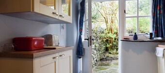 Traditional ’olde worlde’ cottage set in the heart of walkers paradise.