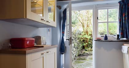 Traditional ’olde worlde’ cottage set in the heart of walkers paradise.