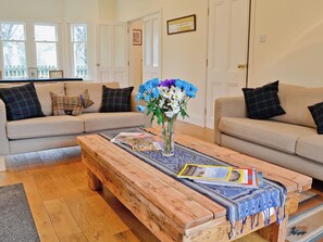 Fireplace - 5 bedroom accommodation in Aberlour (Aberlour)