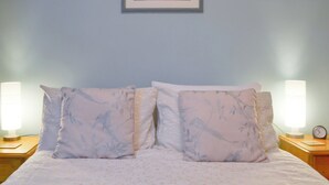 2 bedrooms, WiFi (free), bed sheets - Trenay Barns Cottage (St Neot, near Liskeard)