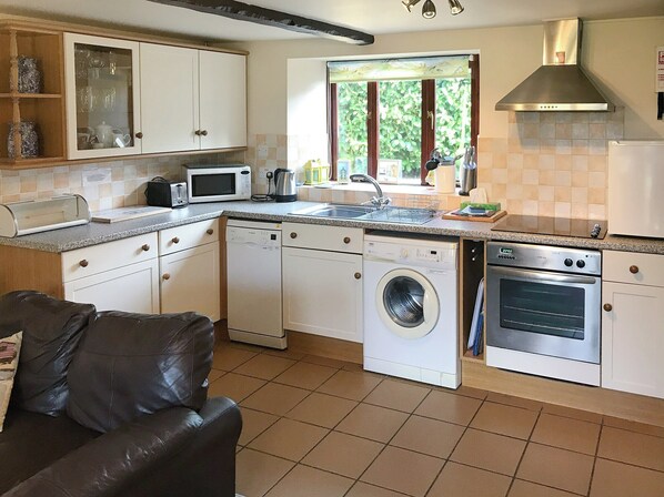 Lavastoviglie, pentole/stoviglie/utensili, freezer