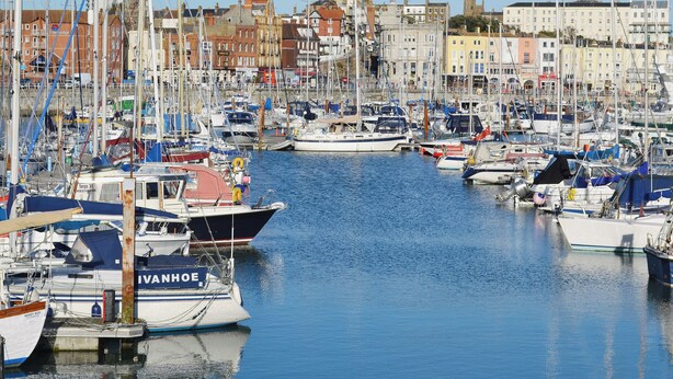 A marina with numerous boats docked, surrounded by buildings and a clear sky. - 1 bedroom accommodation in Broadstairs (Broadstairs)