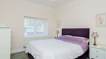 1 bedroom, bed sheets