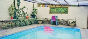 Drum And Monkey Cottage