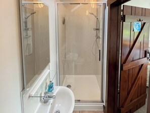 Towels - 2 bedroom accommodation in Shipton Gorge (Shipton Gorge)