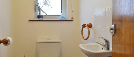 Toilet | Iona Cottage, Ruthwell near Annan