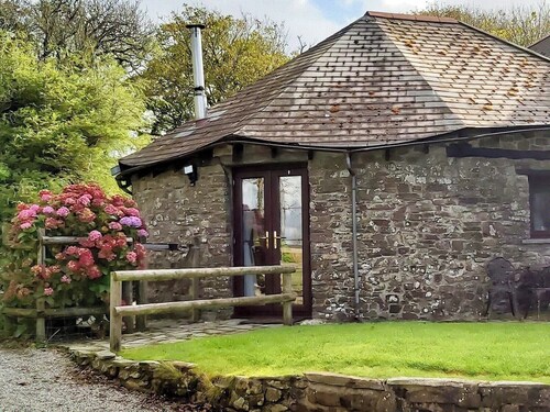 2 bedroom accommodation in Woolsery, near Bideford