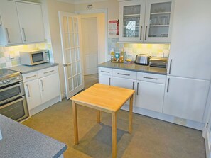 Dishwasher - Padstow is within walking distance, and sandy beaches are close by. (Padstow)