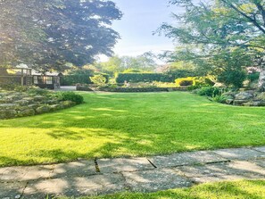 Property grounds - 1 bedroom accommodation in Cowling, near Skipton (Cowling, near Skipton)