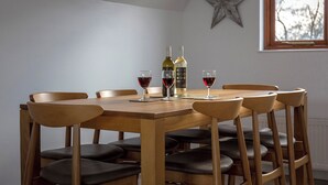 Dining - 4 bedroom accommodation in Wroxham (Wroxham)