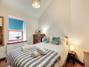 2 bedrooms, free WiFi, bed sheets - 2 bedroom accommodation in Seahouses (Seahouses)