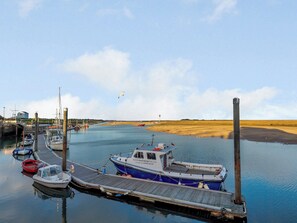 Marina - 3 bedroom accommodation in Wells-next-the-Sea, Norfolk (Wells-next-the-Sea, Norfolk)