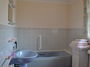 Towels - 1 bedroom accommodation in Apse Heath, near Shanklin (Apse Heath, near Shanklin)