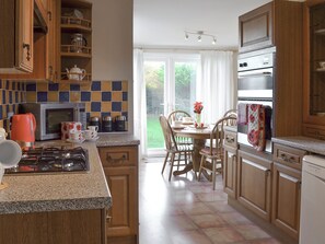 Dishwasher - 3 bedroom accommodation in Ferring, Worthing (Ferring, Worthing)