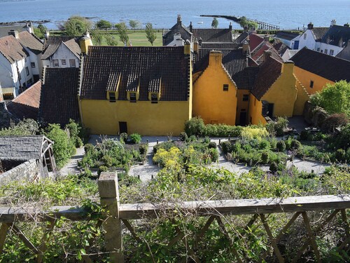 3 bedroom accommodation in Oakley, near Dunfermline