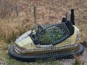 A vintage car with a number 5 on its side, surrounded by a wire fence and tires, in a grassy field. - 3 bedroom accommodation in Ardgour, near Fort William (Ardgour, near Fort William)