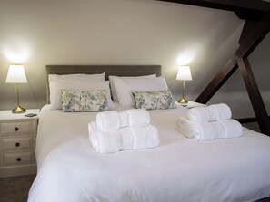 6 室のベッドルーム、WiFi (無料)、ベッドシーツ