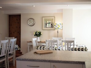 Dining - 6 bedroom accommodation in Heathcote, near Hartington (Heathcote, near Hartington)