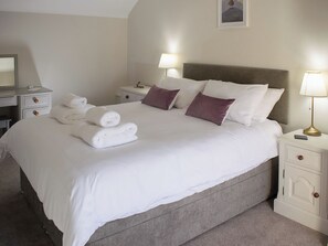 6 bedrooms, free WiFi, bed sheets