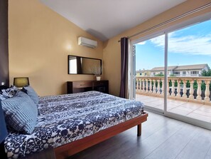 4 bedrooms, in-room safe, desk, soundproofing