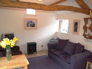 TV - A delightful little barn conversion situated in a tranquil area of Cumbria. (Ellonby)