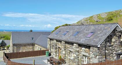 3 bedroom accommodation in Arthog, near Fairbourne