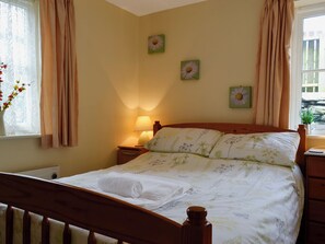 3 bedrooms, free WiFi, bed sheets, wheelchair access