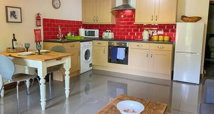 Chestnut Cottage - 27636