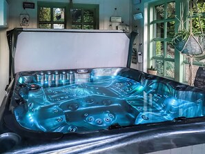 屋内スパ浴槽