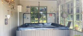 Chestnut Cottage - 27636