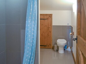 Towels - Chestnut Cottage - 27636 (Hawley, near Dartford)