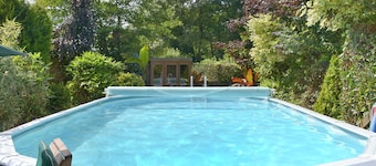 A pretty 2 bedroom barn conversion set within an equestrian centre.
