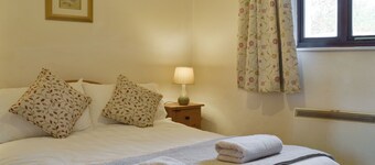 A pretty 2 bedroom barn conversion set within an equestrian centre.