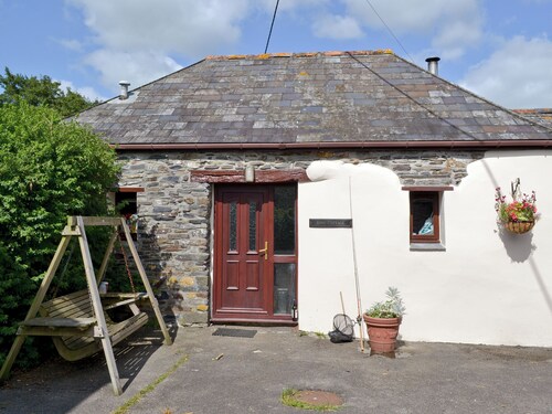 A pretty 2 bedroom barn conversion set within an equestrian centre.
