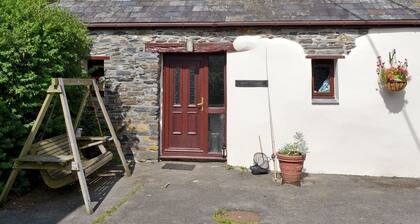 A pretty 2 bedroom barn conversion set within an equestrian centre.