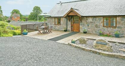 2 bedroom accommodation in Llanerfyl