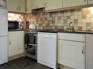 Lava-louças, cadeirão de bebê, freezer