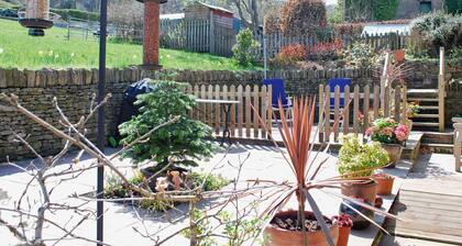 2 bedroom accommodation in Almondbury