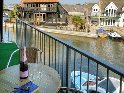 4 bedroom accommodation in Wroxham
