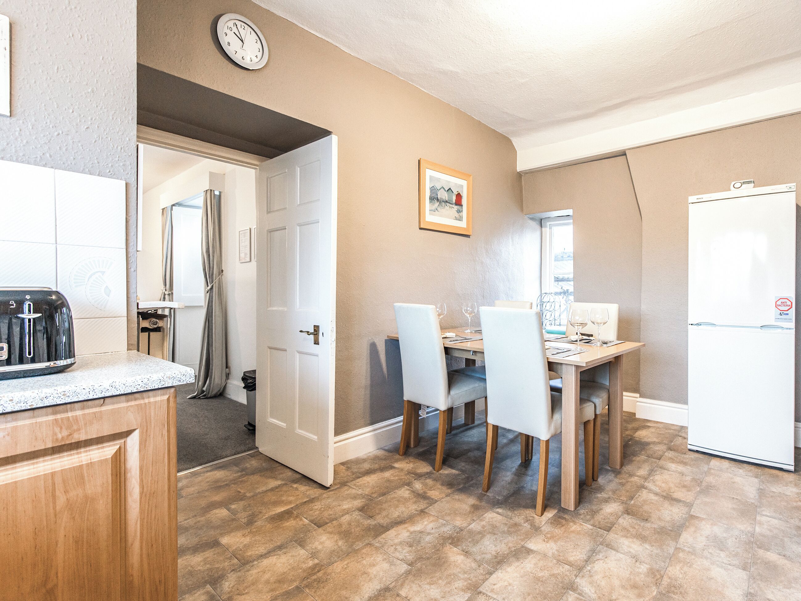 洗碗機、高腳椅