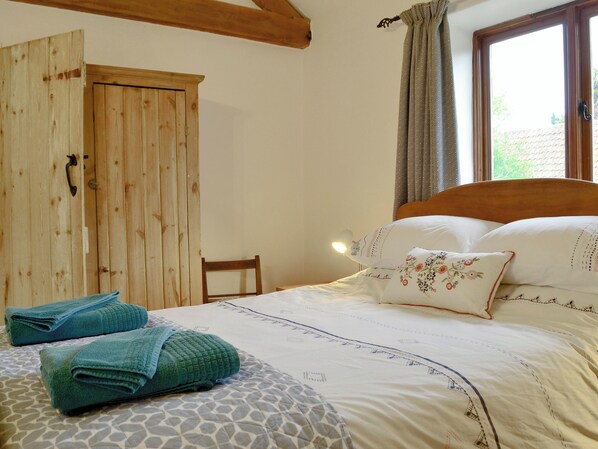 2 bedrooms, free WiFi, bed sheets - The Wood Shed - E1919 (Hinton, near Dunwich)