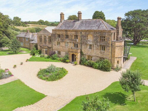 11 bedroom accommodation in Hooke, near Beaminster