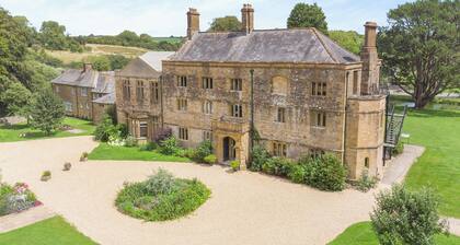 11 bedroom accommodation in Hooke, near Beaminster