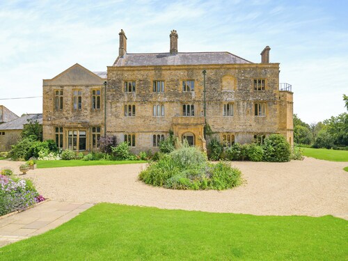 11 bedroom accommodation in Hooke, near Beaminster