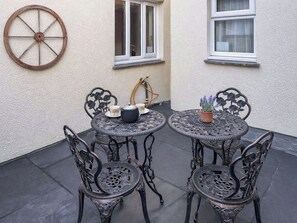 Outdoor dining - 2 bedroom accommodation in Keswick (Keswick)